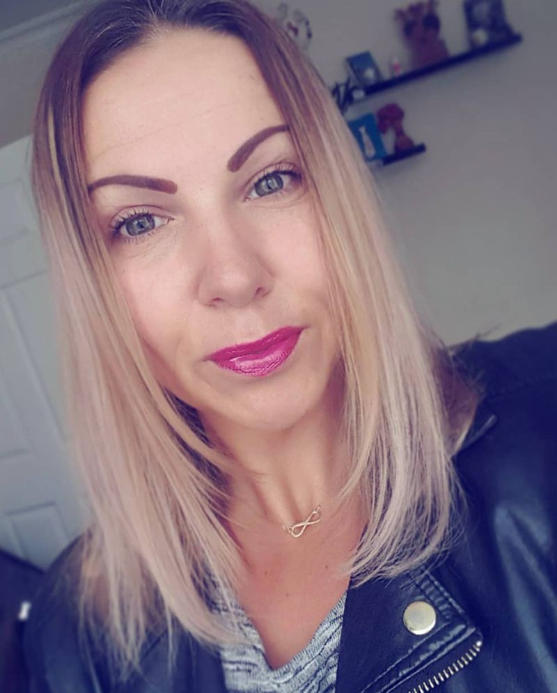 Je suis la milf sexy et soumise